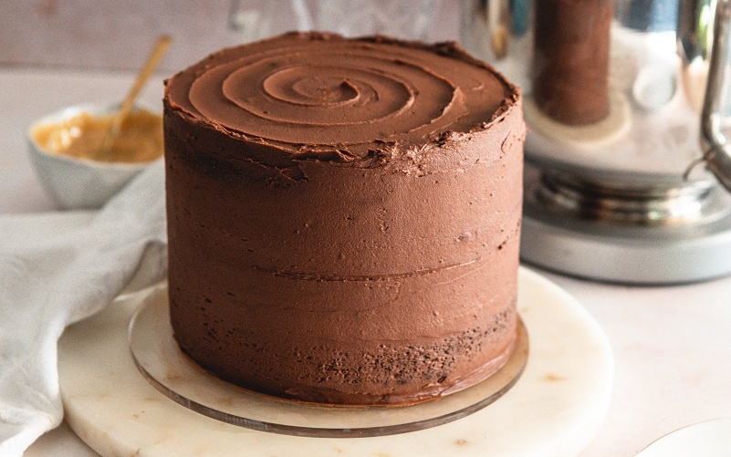 Dan torte proslavite uz sočnu fudge tortu ispunjenu karamelom i čokoladom!
