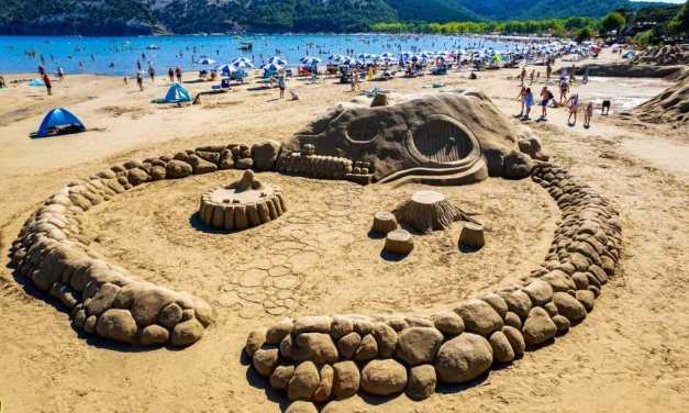 Pješčane skulpture ponovno su zagospodarile Rajskom plažom u Loparu